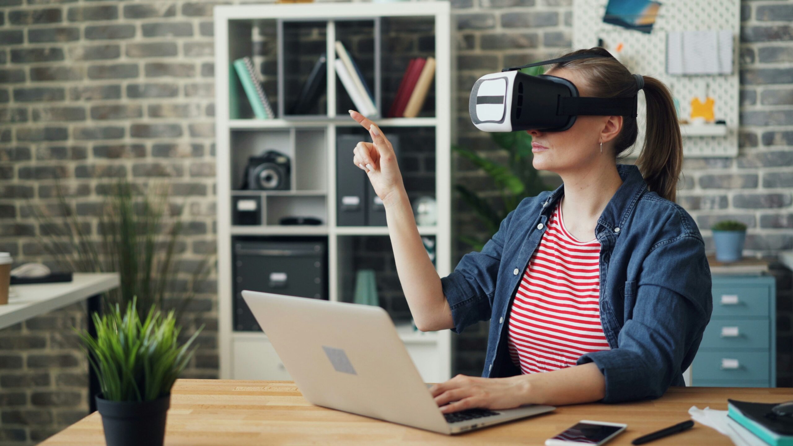 Tecnologie emergenti nella formazione aziendale: realtà virtuale e AI